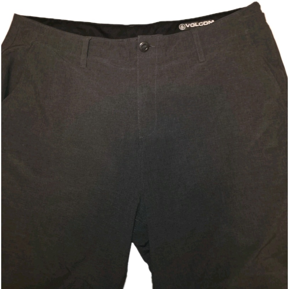Volcom Surf & Turf 4 Way Stretch. Mens Shorts Size 38. In Water Or On Land...